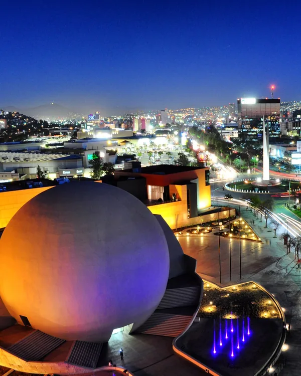 El Centro Cultural Tijuana de noche